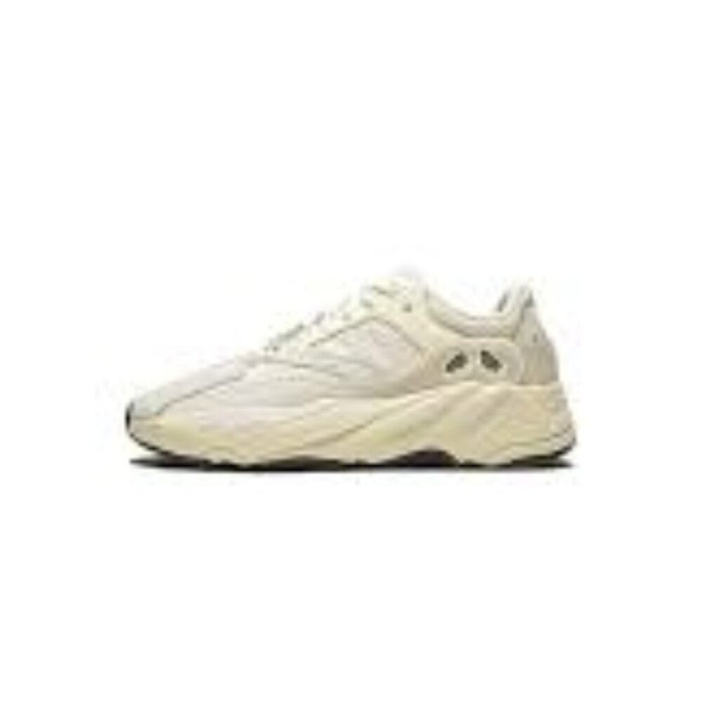 Yeezy 700 analog